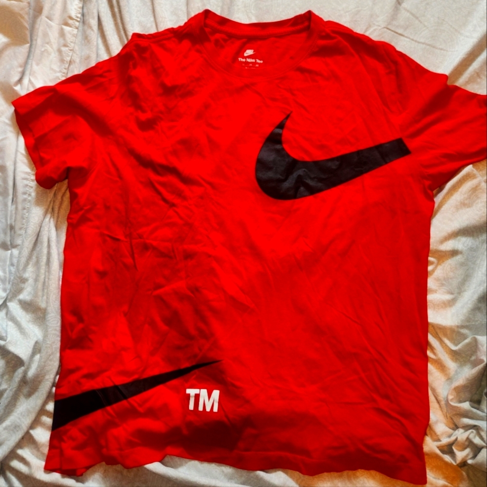 Nike Men's Red T-Shirt